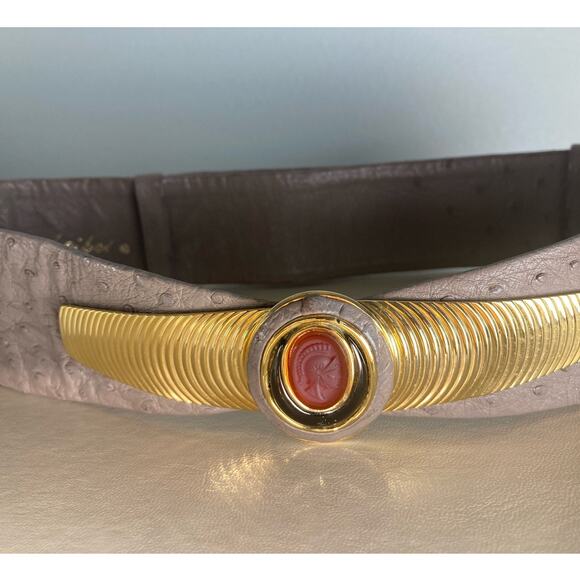 Judith Leiber Incredible Grey Ostrich Leather Belt Gold Roman Cameo Onyx Buckle - Picture 2 of 8